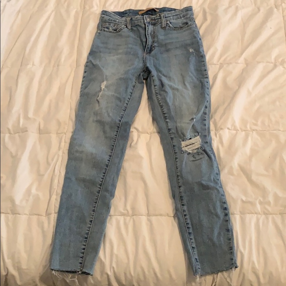 Worn once Joe’s Jeans Distressed Skinny